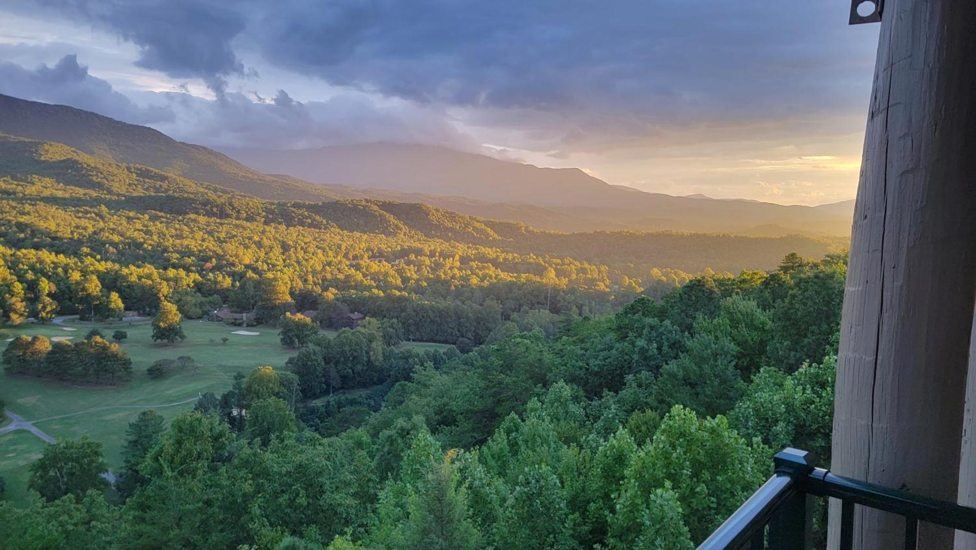 Апартаменты Stairway To Heaven, Breathtaking Mtn Views Indoor Pool & Hot Tub Гатлинбург Экстерьер фото